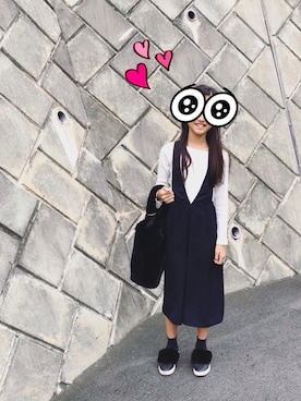 「ブラック×ホワイト」｜「アイテム（オールインワン・サロペット）」を使った、くらげさん（キッズ・143cm）の秋コーディネート