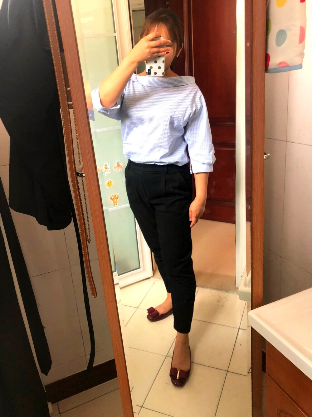 「UNIQLOのアイテム（スラックス、ブラック系）」を使った、微博-@麻酥酥susuさん（レディース・161cm）の春コーディネートの1枚目の写真
