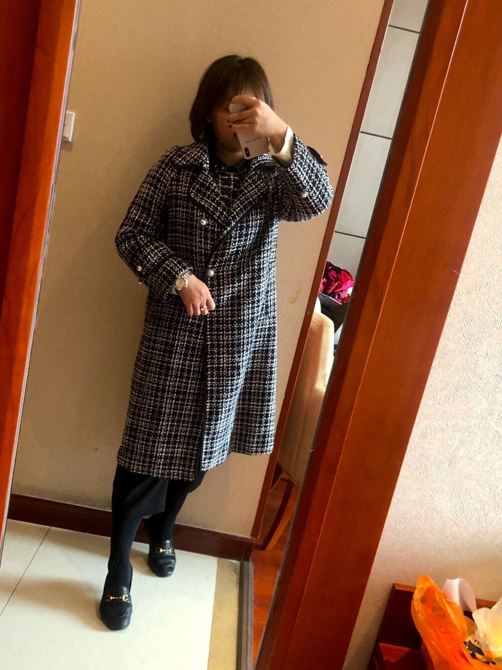 「初冬の温かい日コーデ」｜「Enjoyのアイテム（ピーコート、ブラック系）」を使った、微博-@麻酥酥susuさん（レディース・161cm）の秋コーディネートの1枚目の写真