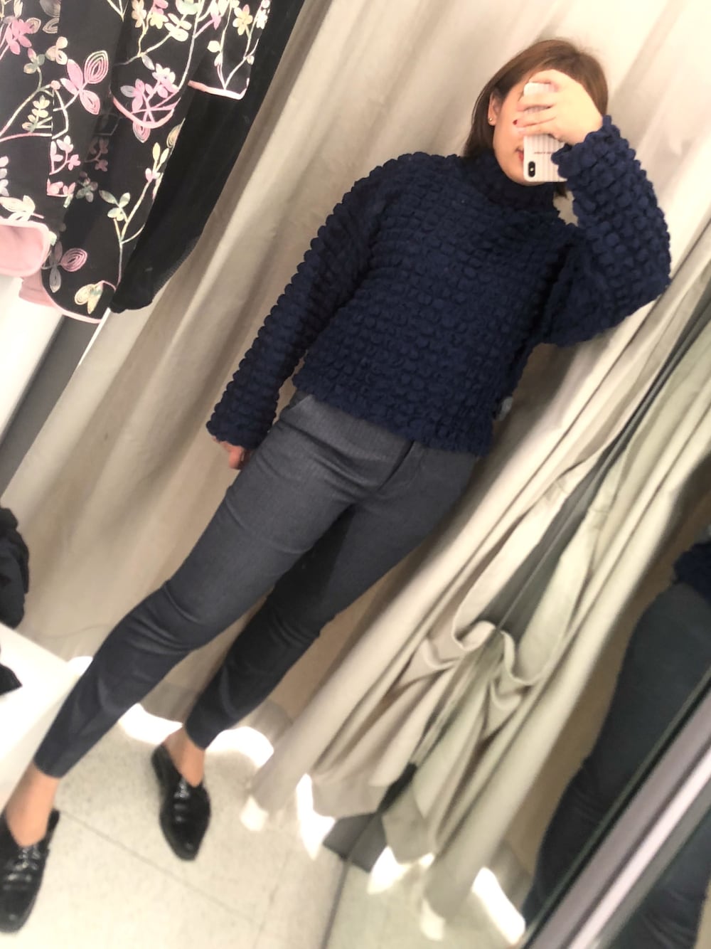 「ZARAのアイテム（チノパンツ、グレー系）」を使った、微博-@麻酥酥susuさん（レディース・161cm）の冬コーディネートの1枚目の写真