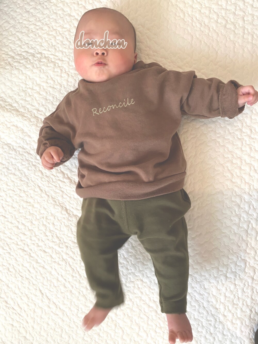 「赤ちゃん、ベビー、babyboy、babyfashion、おとこのこスタイル、おとこのこーで、毎日がバースデイ、スキニーパンツ、スウェットコーデ、森」｜「しまむらのアイテム（スウェット、ブラウン系）」を使った、どんちゃんままさん（キッズ・60cm）の春コーディネートの1枚目の写真