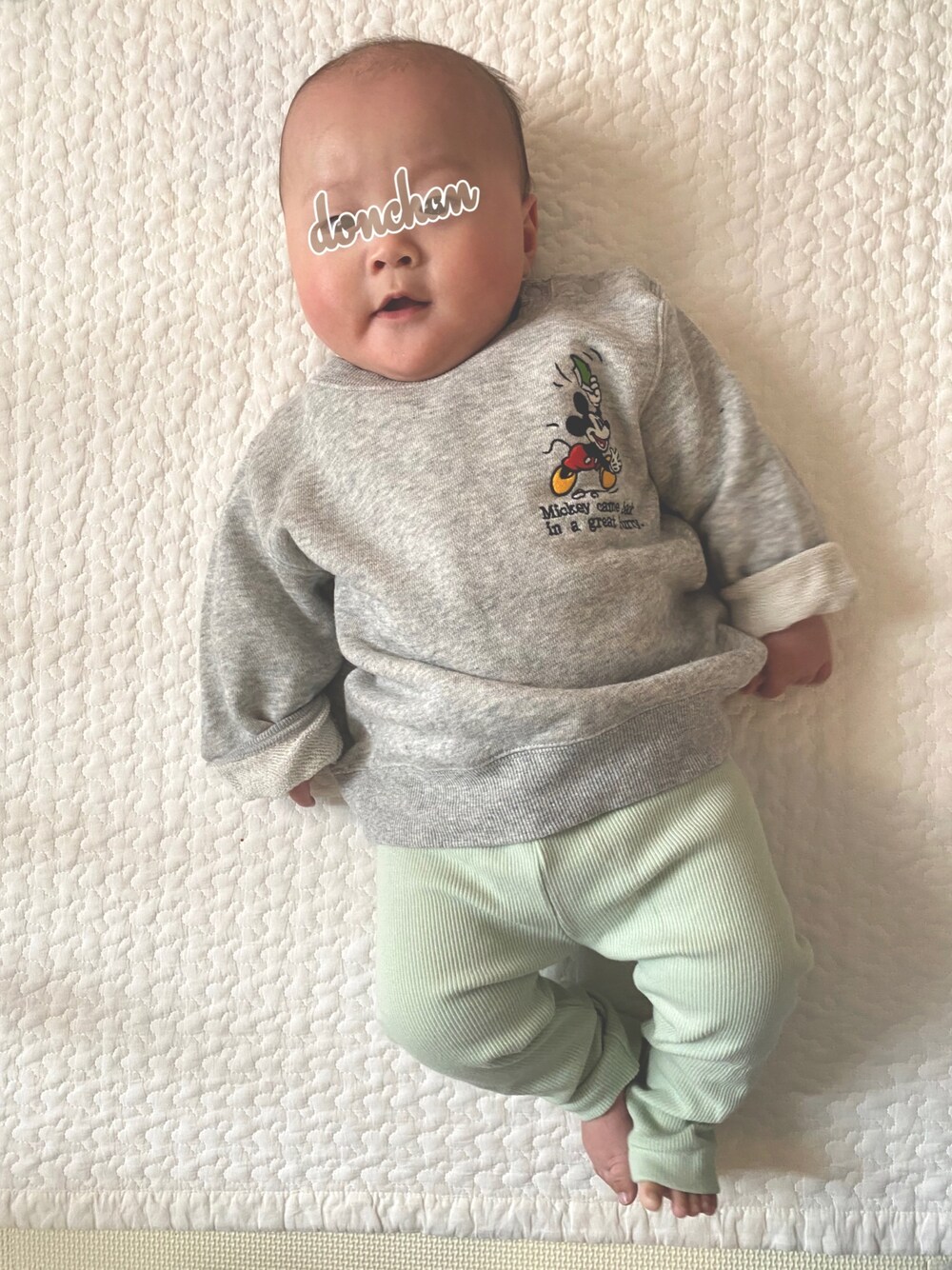 「ユニクロコーデ、ユニクロベビー、ミントグリーン、モカコーデ、赤ちゃん、ベビーファッション、ベビー服」｜「UNIQLOのアイテム（パーカー、グレー系）」を使った、どんちゃんままさん（キッズ・70cm）の春コーディネートの1枚目の写真