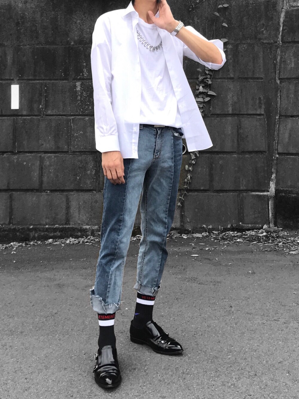 「シンプル、ootd、outfit、outfitoftheday、シャツスタイル、サンローランパリ、ヴェトモン、キレイめ、fashion、ユニクロ」｜「ALYXのアイテム（Tシャツ/カットソー、ホワイト系）」を使った、N7さん（メンズ・181cm）の夏コーディネートの1枚目の写真