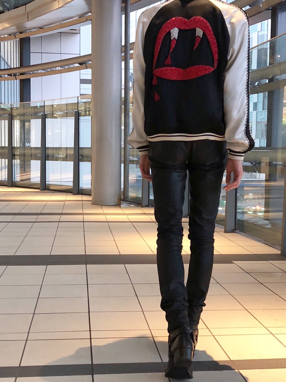 「ootd、outfit、outfitoftheday」｜「SAINT LAURENT PARISのアイテム（ブルゾン、レッド系）」を使った、N7さん（メンズ・182cm）の秋コーディネートの1枚目の写真