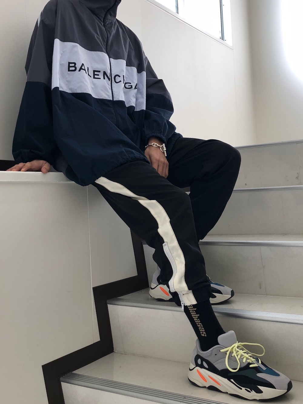「ootd」｜「BALENCIAGAのアイテム（ジャケット/アウター、ブルー系）」を使った、N7さん（メンズ・182cm）の冬コーディネートの1枚目の写真