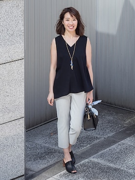 「NATURAL BEAUTY BASIC（ナチュラルビューティーベーシック）のアイテム（ストール/ショール）」を使った、NBB STAFF17さん（レディース・160cm）の春コーディネート