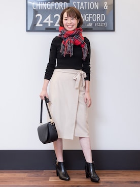 「NATURAL BEAUTY BASIC（ナチュラルビューティーベーシック）のアイテム（ストール/ショール）」を使った、NBB STAFF17さん（レディース・160cm）の秋コーディネート