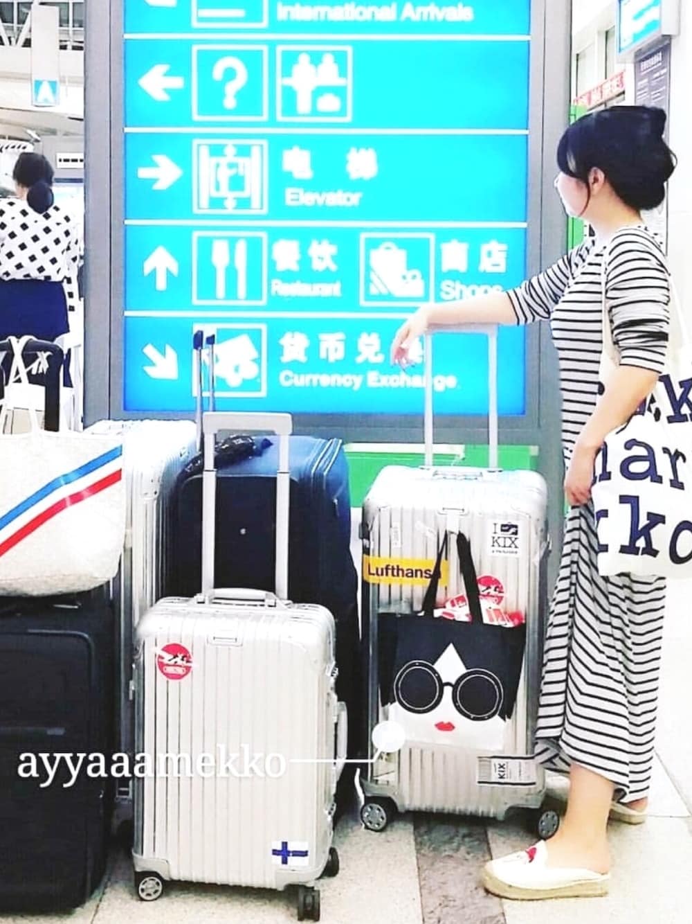 「機内スタイル、愛用リモワ、RIMOWA、リモワ、goyard、ゴヤール トートバック、スリッポン、Finland、フィンランド、夏休み2017はフィンランド旅行へ」｜「RIMOWAのアイテム（スーツケース/キャリーバッグ、シルバー系）」を使った、ayyaaamekkoさん（レディース・150cm）の夏コーディネートの1枚目の写真