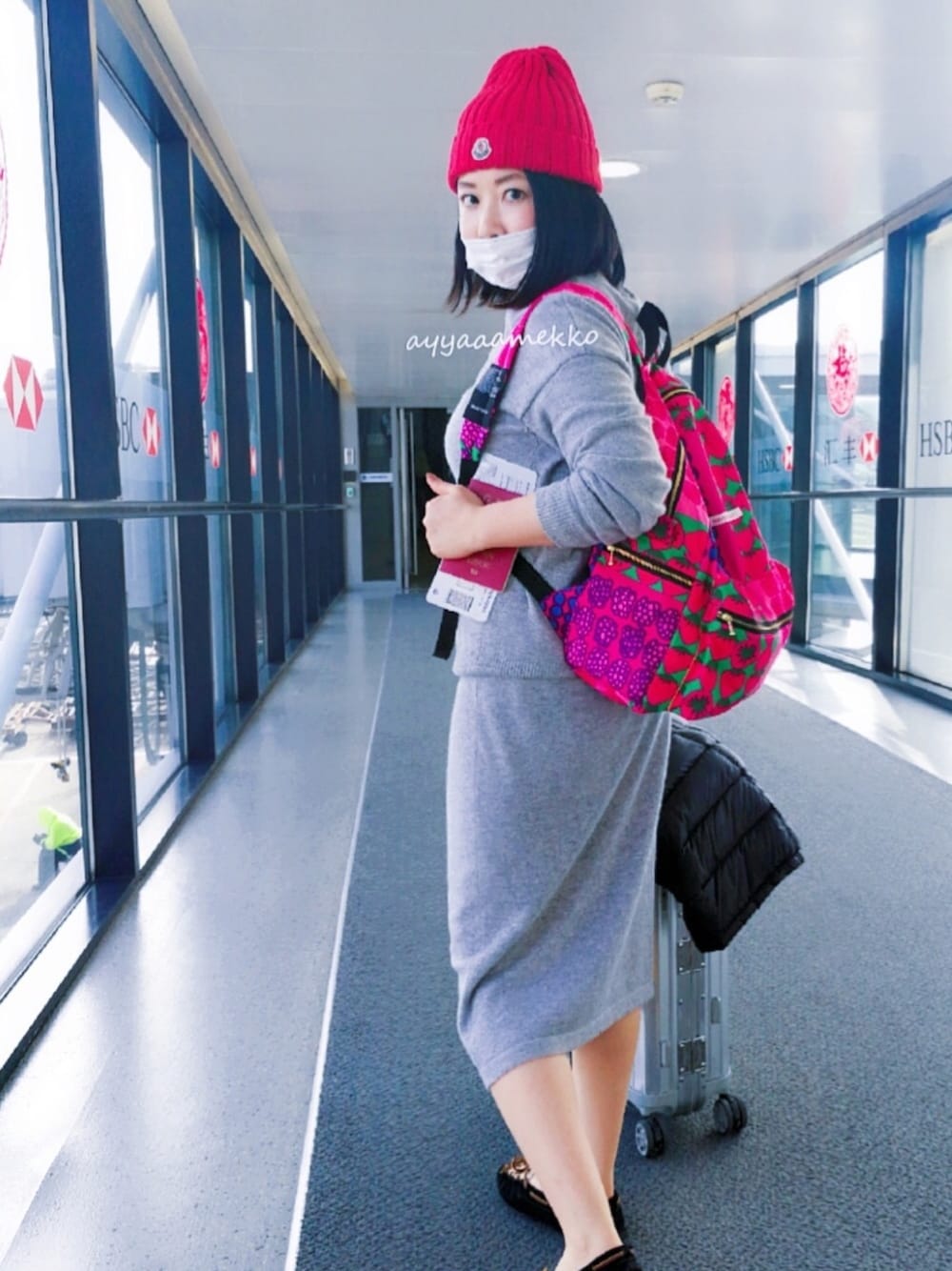 「機内スタイル、カシミヤワンピ、MONCLER、ダウンベスト、marimekko、マリメッコ、愛用リモワ、RIMOWA、リモワ、春節2019はフィンランド旅行へ」｜「cashmereのアイテム（ワンピース、グレー系）」を使った、ayyaaamekkoさん（レディース・150cm）の夏コーディネートの1枚目の写真