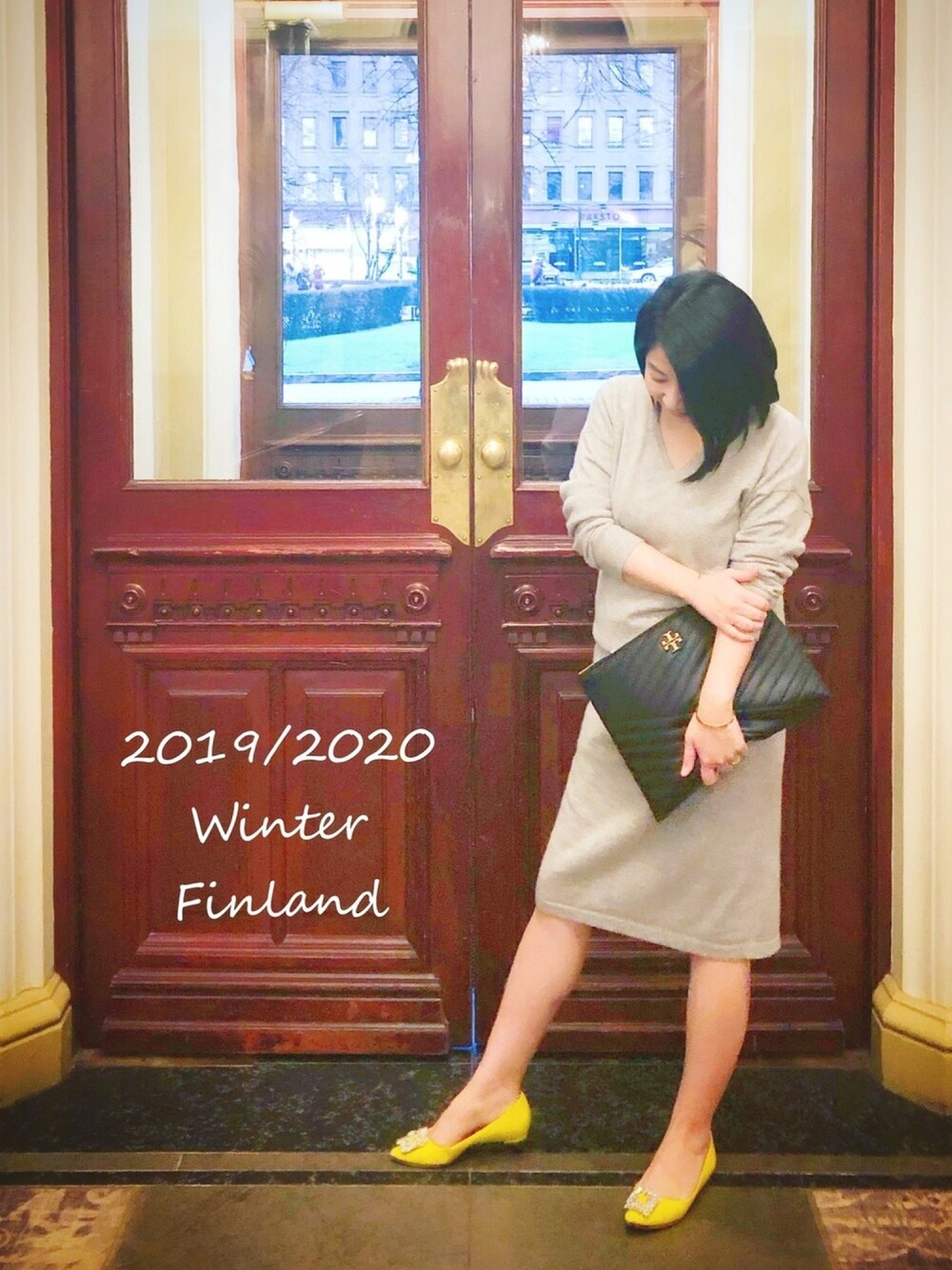 「カシミヤワンピ、カシミヤ、トリーバーチ、クラッチバッグ、manolo blahnik、マノロブラニク、hotel kamp、カンプホテル、年末年始2020はフィンランド旅行へ」｜「TORY BURCHのTory Burch Kira Chevron Leather Zip Pouch（クラッチバッグ、ブラック系）」を使った、ayyaaamekkoさん（レディース・150cm）の夏コーディネートの1枚目の写真