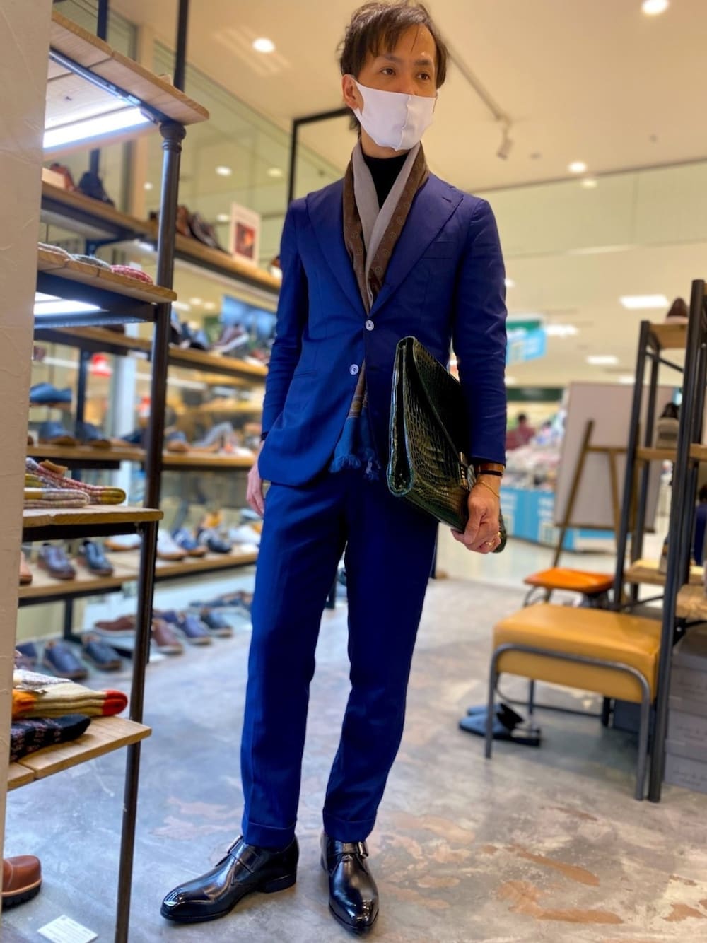 「スーツスタイル、ドレスシューズ、ビジネススタイル、ブルー、いいね、save、フォローお願いします🤑、ootd、スーツ、タートルネック、フープディドゥ、whoop'-de-doo'」｜「ORAZIOLUCIANOのアイテム（スーツセット、ブルー系）」を使った、matsudaさん（メンズ・175cm）の冬コーディネートの1枚目の写真
