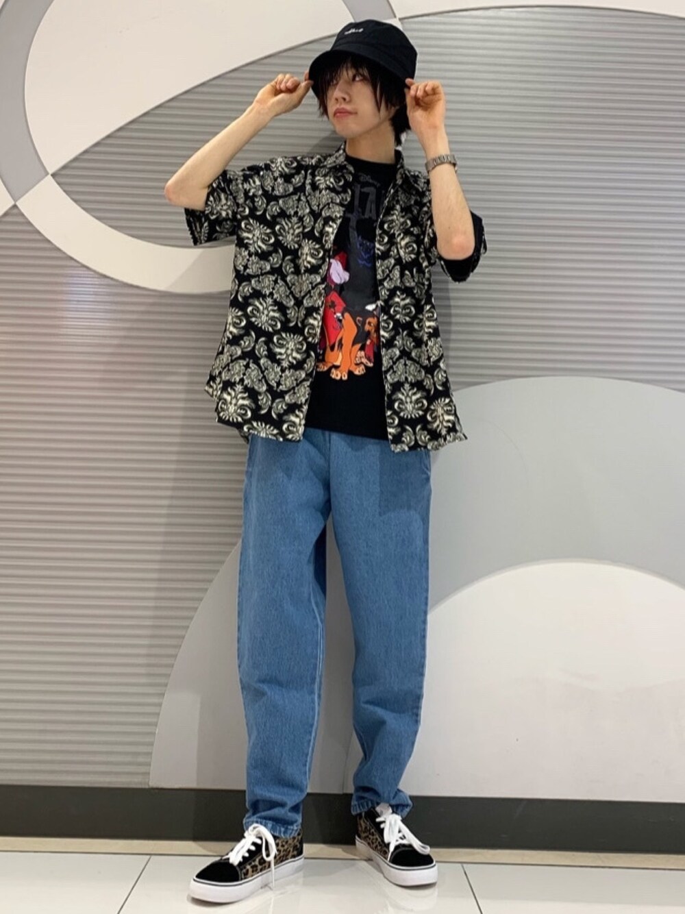 「disney、ロールアップ、アロハシャツ、相互フォローしましょう！、相互フォロー歓迎、相互フォロー、夏コーデ、ラフ、ブラック」｜「WEGOのWEGO/ダークダマスクビッグシルエットシャツ（シャツ/ブラウス、その他）」を使った、junjunwego相互フォローさん（メンズ・170cm）の夏コーディネートの1枚目の写真