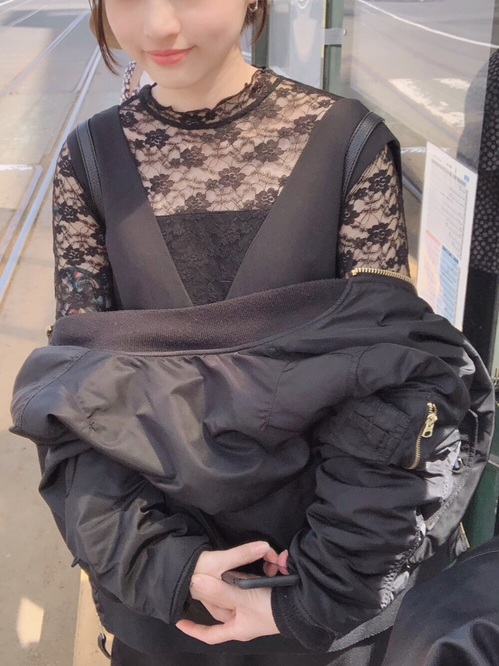 「黒コーデ、サッポロ」｜「Alpha Industriesのアイテム（MA-1、ブラック系）」を使った、綺さん（レディース・166cm）の夏コーディネートの1枚目の写真