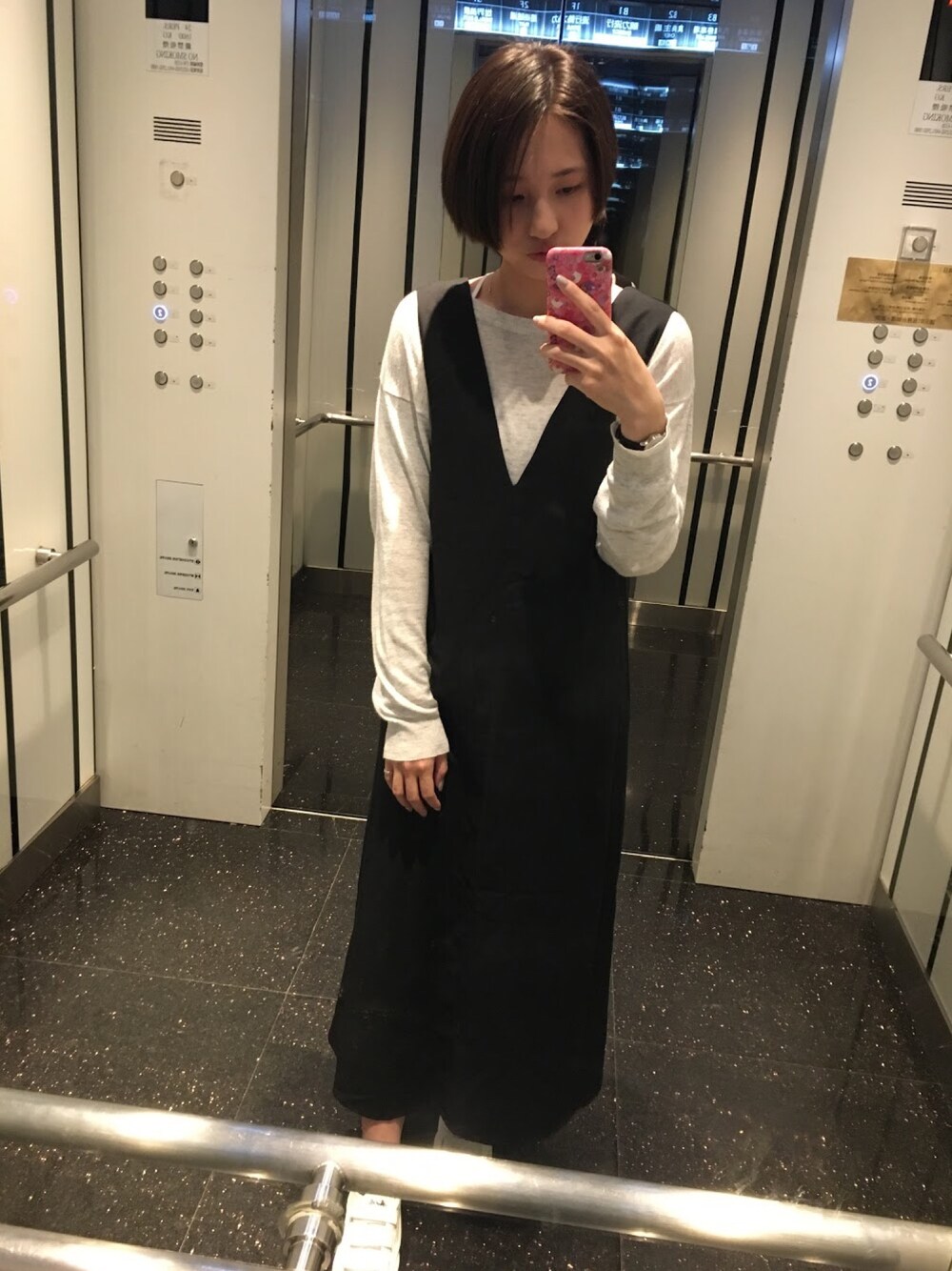 「Right-onのアイテム（オールインワン・サロペット、ブラック系）」を使った、綺さん（レディース・166cm）の秋コーディネートの1枚目の写真
