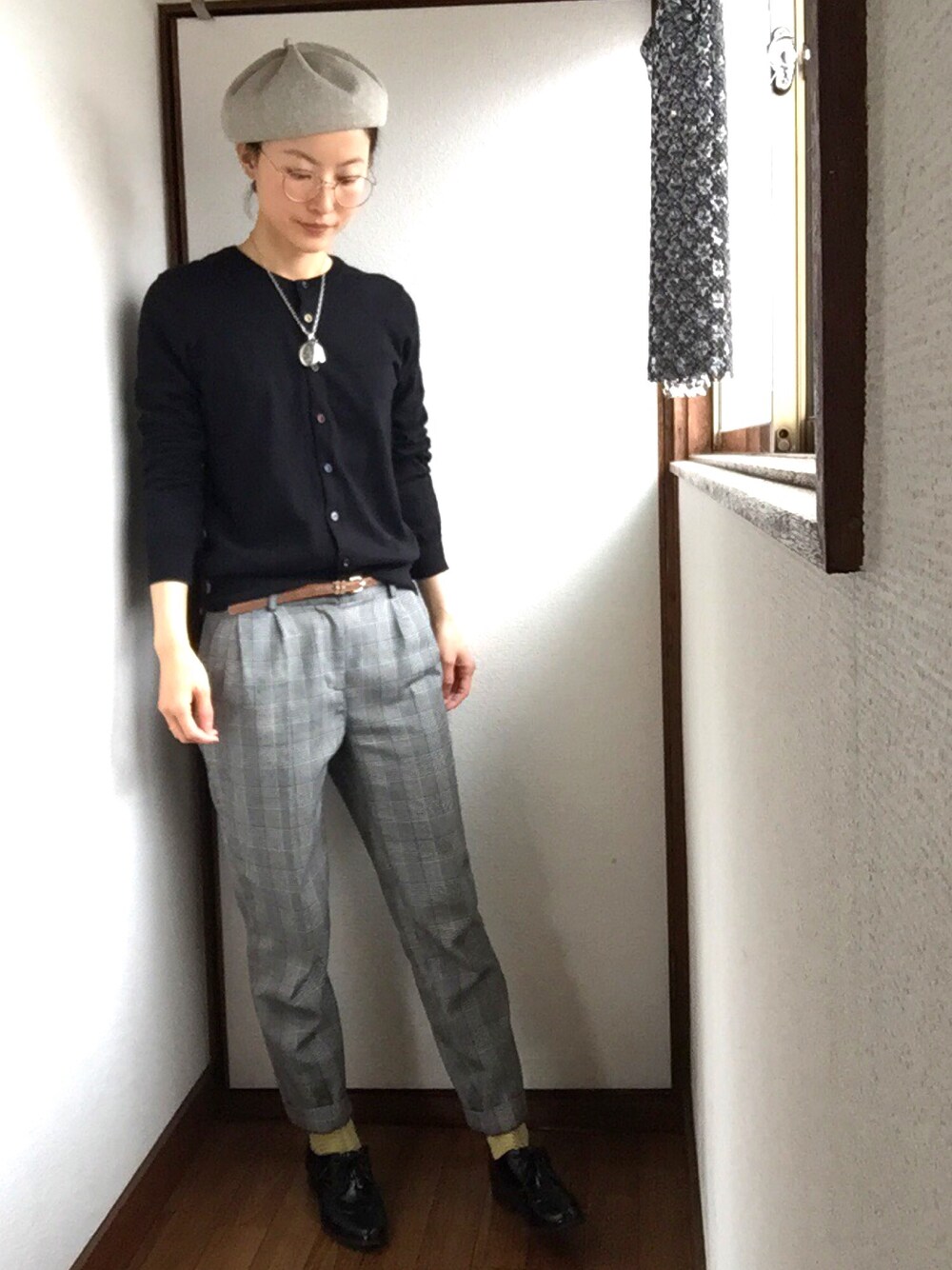 「オトナ女子、ベレー帽×メガネ、丸メガネ、ベレー帽、UNIQLO、靴下チラ見せ、まじめ風」｜「mature ha.のアイテム（ハンチング/ベレー帽、ベージュ系）」を使った、komunonさん（レディース・166cm）の春コーディネートの1枚目の写真