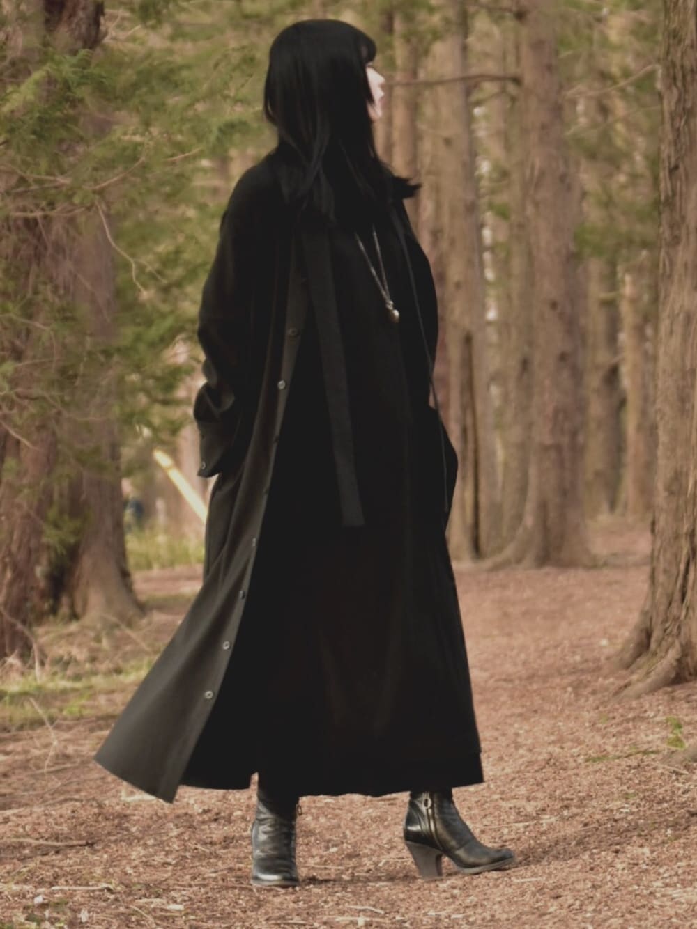 「yohjiyamamoto、kemono、黒、black、モノトーン、モノトーン派？カラーコーデ派？、モード、ブラック、今日のコーデ、ヨウジヤマモト」｜「WERKSTATT:MÜNCHENのアイテム（ネックレス、シルバー系）」を使った、ととさん（レディース・156cm）の冬コーディネートの1枚目の写真