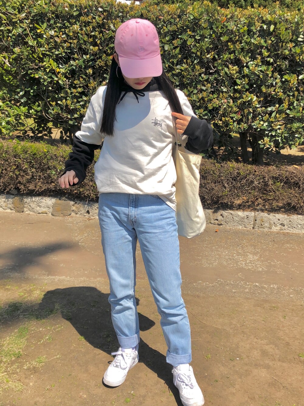「冬コーデ、カジュアルコーデ、stussy、デニム、逗子マリーナ」｜「Levi'sのアイテム（デニムパンツ、ブルー系）」を使った、あ みさん（レディース・156cm）の秋コーディネートの1枚目の写真