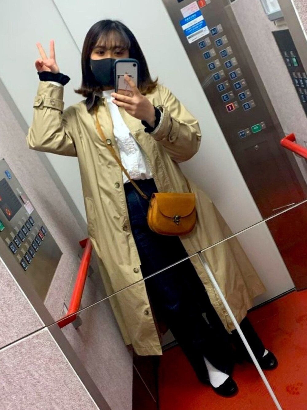 「ステンカラーコート、大人カジュアル、カジュアルコーデ、シャツコーデ、GU、古着、シャツスタイル、バレエシューズ」｜「PAGEBOYのフロントスリットジーンズ (フレアデニム)（デニムパンツ、ブルー系）」を使った、けださん（レディース・157cm）の春コーディネートの1枚目の写真