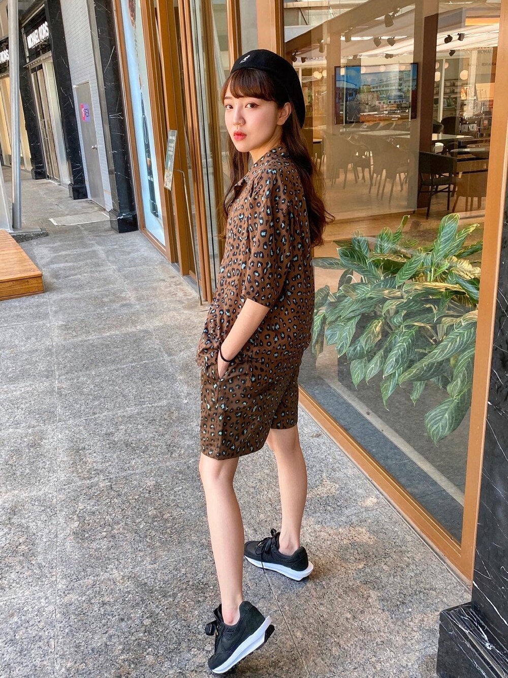 「ootd、夏、街頭穿搭、球鞋、休閒、oversize、sacai」｜「GUのアイテム（シャツ/ブラウス、その他）」を使った、Scence Liuさん（レディース・162cm）の夏コーディネートの1枚目の写真