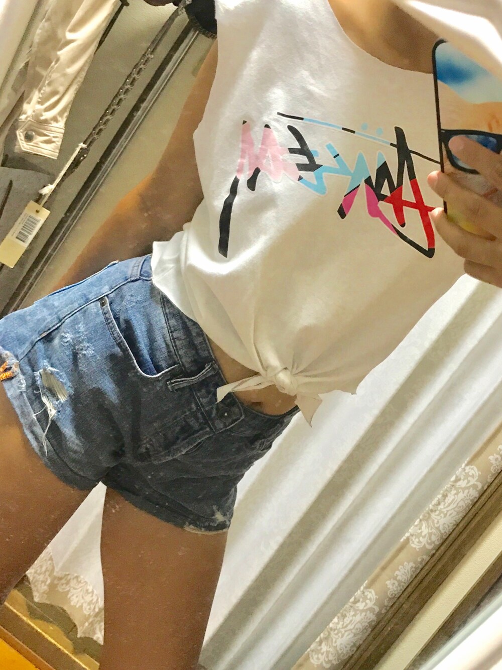 「リメイクTシャツ」｜「ROXYのアイテム（デニムパンツ、その他）」を使った、ろなちゃんさん（レディース・165cm）の冬コーディネートの1枚目の写真