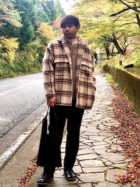 「白ニット」｜「アイテム（その他アウター）」を使った、akiさん（メンズ・177cm）の秋コーディネート