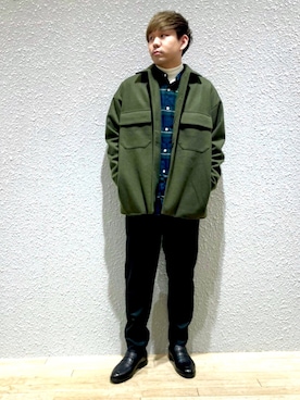 「カラーパンツ」｜「アイテム（その他アウター）」を使った、akiさん（メンズ・177cm）の冬コーディネート