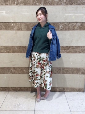 「お呼ばれ」｜「アイテム（デニムジャケット）」を使った、ルクールブラン京都ポルタ店スタッフさん（レディース・162cm）の冬コーディネート