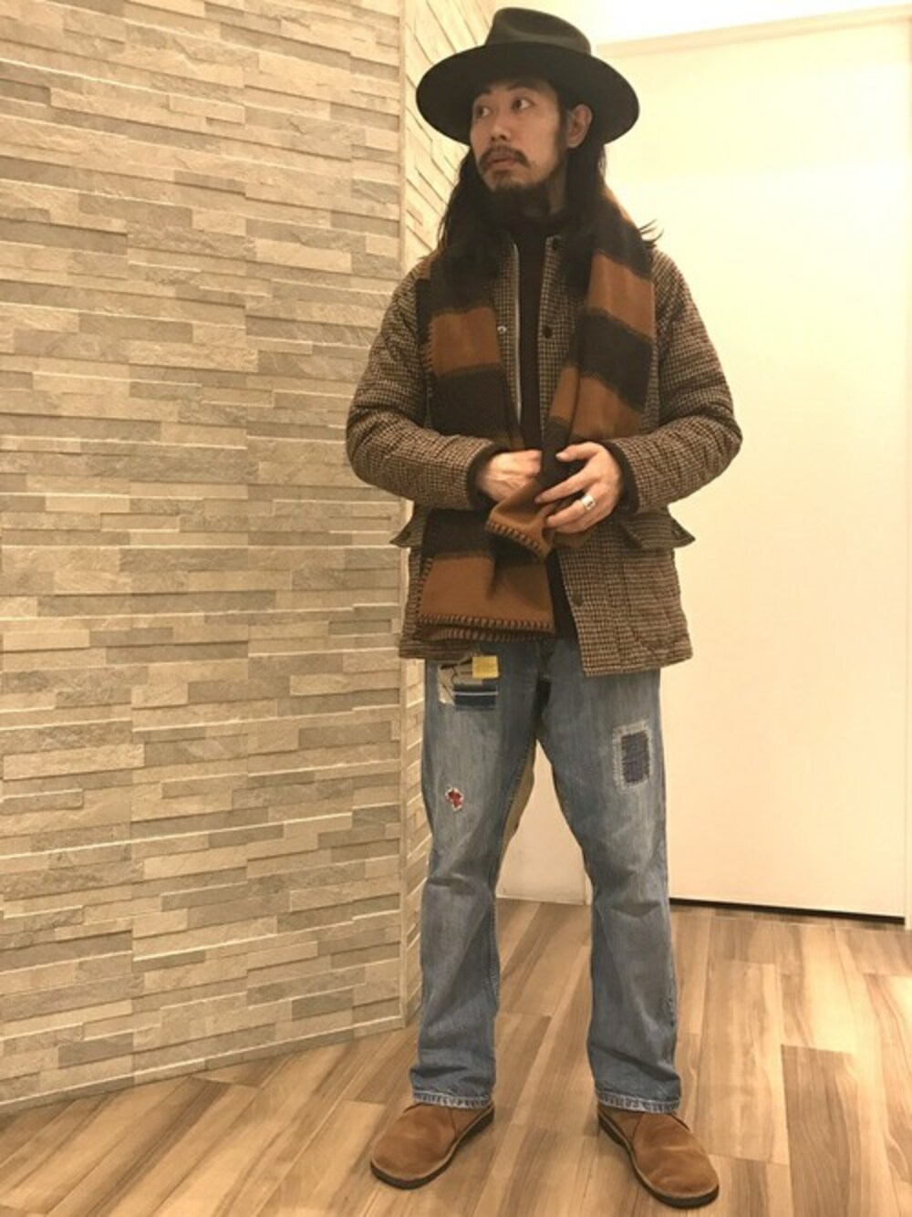 「ブルゾン、ニット、キルティング、タートルネック、SHIPS、barbour、ブラウンニット」｜「BarbourのBarbour: 別注 キルティング/ウール ビデイル (パターン)（ブルゾン、ブラウン系）」を使った、相川さん（メンズ・177cm）の秋コーディネートの1枚目の写真