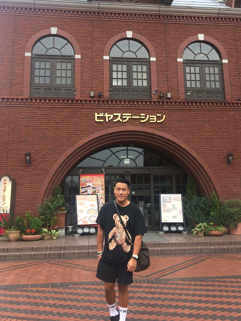 「ootd、fashion、streetstyle、streetwear、streetfashion、NIKE、JOYRICH、hkboy、今日のコーデ」｜「JOYRICHのアイテム（Tシャツ/カットソー、ホワイト系）」を使った、Edimundson さん（メンズ・180cm）の冬コーディネートの1枚目の写真