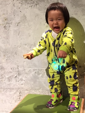 「アイテム（ロンパース、グリーン系）」を使った、にじまるさん（キッズ・80cm）の冬コーディネート