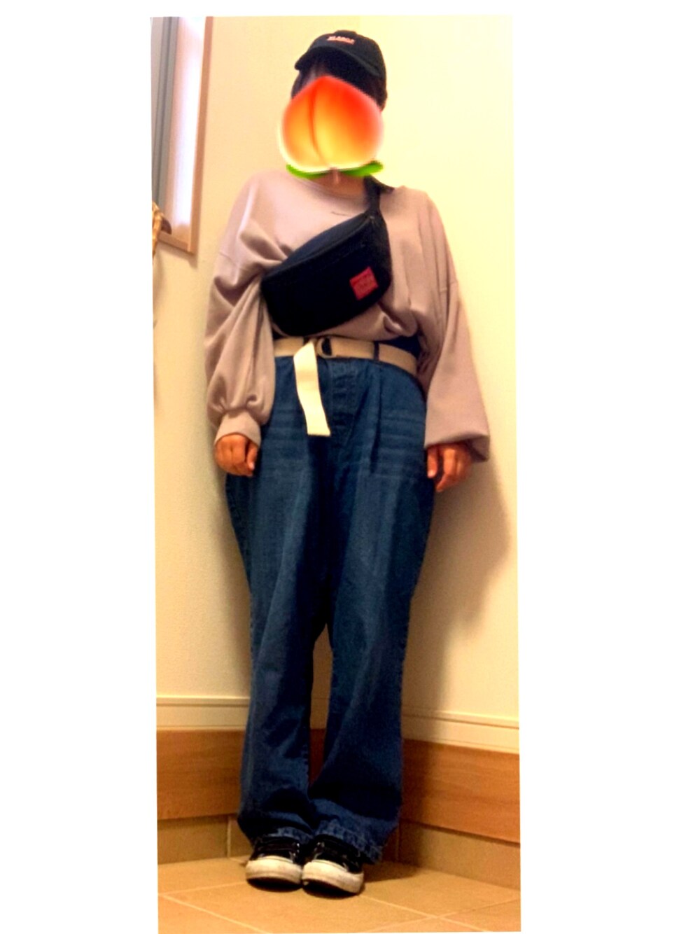 「ゆる、converse、エクストララージ(XLARGE)、服」｜「tiptopのベルト付フルレングスデニムパンツ（デニムパンツ、ブルー系）」を使った、まるこさん（レディース・161cm）の春コーディネートの1枚目の写真