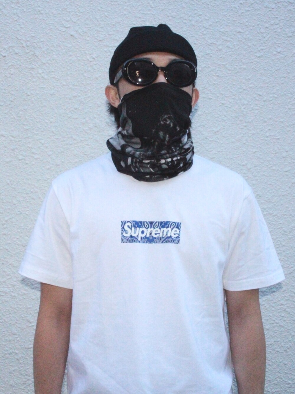 「supreme、お洒落さんとつながりたい、今日のコーデ、ストリート」｜「Supreme のアイテム（Tシャツ/カットソー、ホワイト系）」を使った、mapplethorpe1019さん（メンズ・177cm）の冬コーディネートの1枚目の写真