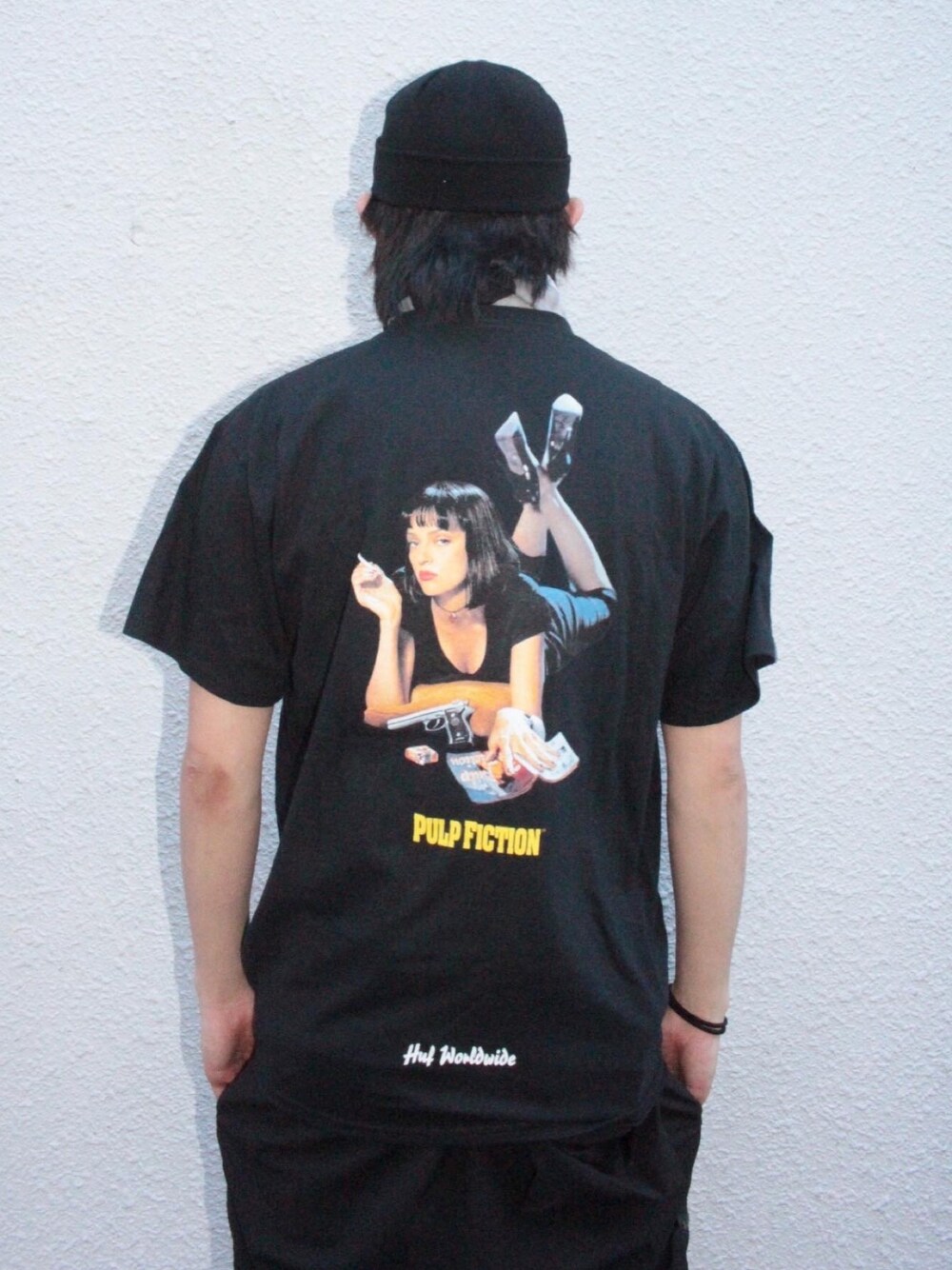 「パルプフィクション、お洒落さんとつながりたい、今日のコーデ、今日の服、HUF、ストリート」｜「HUFのHUF x PULP FICTION MIA TT S/S TEE ハフ パルプフィクション コラボ（Tシャツ/カットソー、ブラック系）」を使った、mapplethorpe1019さん（メンズ・177cm）の冬コーディネートの1枚目の写真