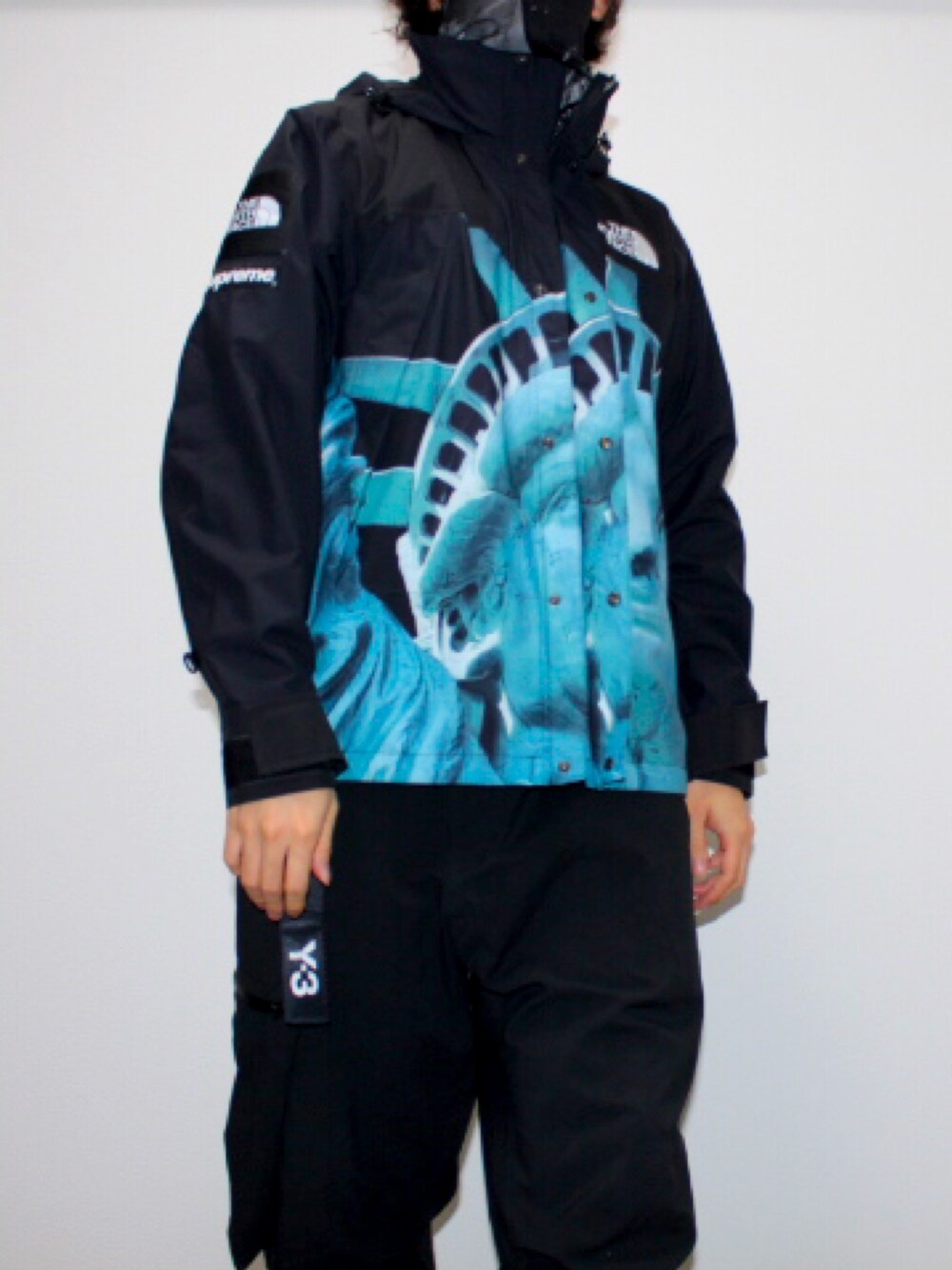 「休日スタイル、supreme、シュプリーム、今日のコーデ、今日の服、ootd、outfit、Y-3、ワイスリー(Y-3)、おしゃれさんと繋がりたい」｜「Supreme のアイテム（ブルゾン、ブラック系）」を使った、mapplethorpe1019さん（メンズ・177cm）の冬コーディネートの1枚目の写真