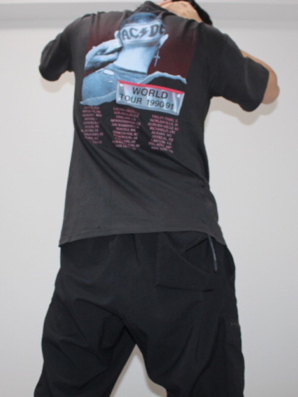 「vintage、古着、今日のコーデ、ヴィンテージ、Tシャツ」｜「VINTAGEのアイテム（トップス、ブラック系）」を使った、mapplethorpe1019さん（メンズ・177cm）の冬コーディネートの1枚目の写真