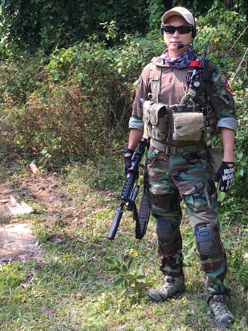 「mechanix、ronintactical、gshock、SALOMON」｜「SALOMONのアイテム（その他シューズ、その他）」を使った、Douglas Makさん（メンズ・178cm）の秋コーディネートの1枚目の写真
