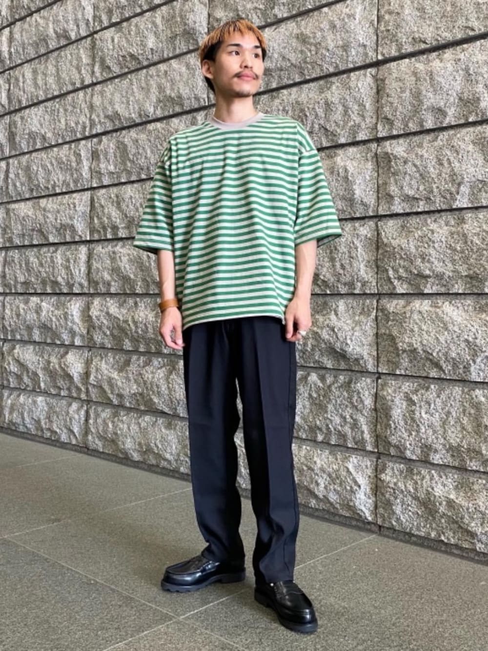 「リラックス、モード、WIDE SILHOUETTE STYLE、T SHIRTS STYLE」｜「Parabootの＜Paraboot（パラブーツ）＞【別注】ドレス REIMS（ローファー、ブラック系）」を使った、YAMAMOTO SHOTAさん（メンズ・170cm）の春コーディネートの1枚目の写真