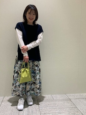 「アイテム（ベスト、ブルー系）」を使った、河野さん（レディース・158cm）の冬コーディネート
