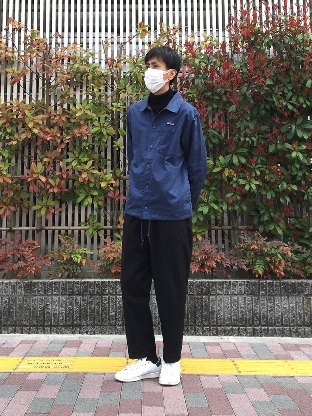 「パタゴニア、patagonia、シャツスタイル、シャツジャケット、ユニクロ、UNIQLO、スタンスミス、adidas、春コーデ、休日スタイル」｜「patagoniaの[ パタゴニア ] ★ patagpnia 25 ライトウェイト オールウェア ヘンプ コーチズ ジャケット（ブルゾン、ブルー系）」を使った、shinyaさん（メンズ・172cm）の春コーディネートの1枚目の写真