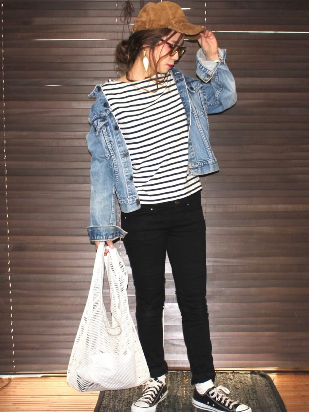 「春、カジュアル、オトナカジュアル、デニム、ドラフトリーバイス、converse、シンプル、ママコーデ、ラフ、スプリングSENSEOFPLACE」｜「Levi'sのアイテム（ジャケット/アウター、ブルー系）」を使った、yuniさん（レディース・155cm）の冬コーディネートの1枚目の写真