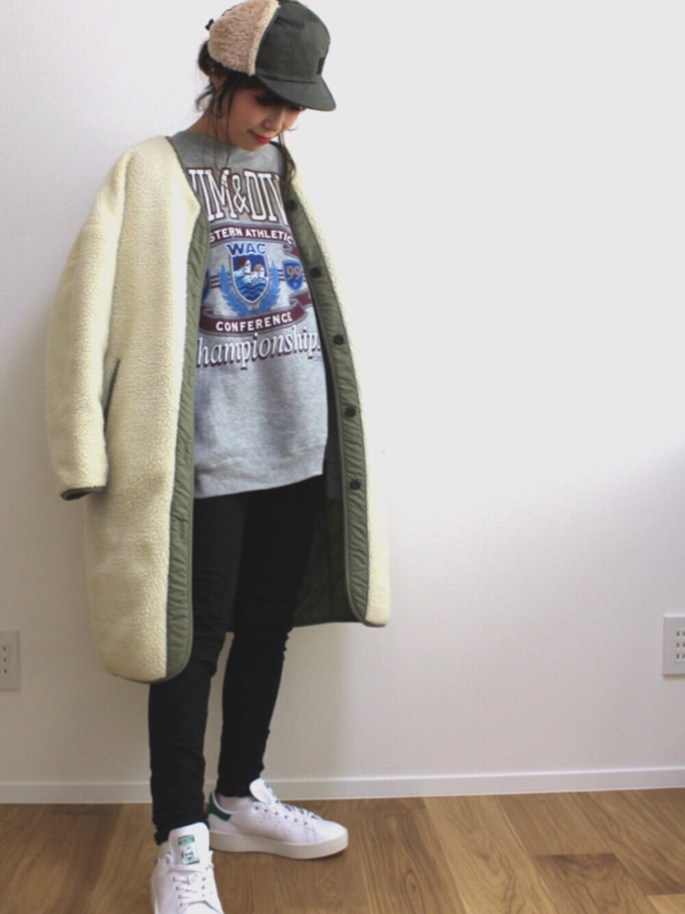 「カジュアルコーデ、スニーカー、ootd、古着、アディダス、チビーズ✳︎」｜「古着のアイテム（トップス、グレー系）」を使った、yuniさん（レディース・155cm）の冬コーディネートの1枚目の写真