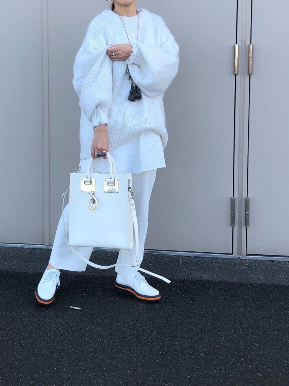 「大人カジュアル、冬のコーデ、低身長コーデ、オトナ女子」｜「ZARAのアイテム（トップス、ホワイト系）」を使った、yuniさん（レディース・155cm）の秋コーディネートの1枚目の写真
