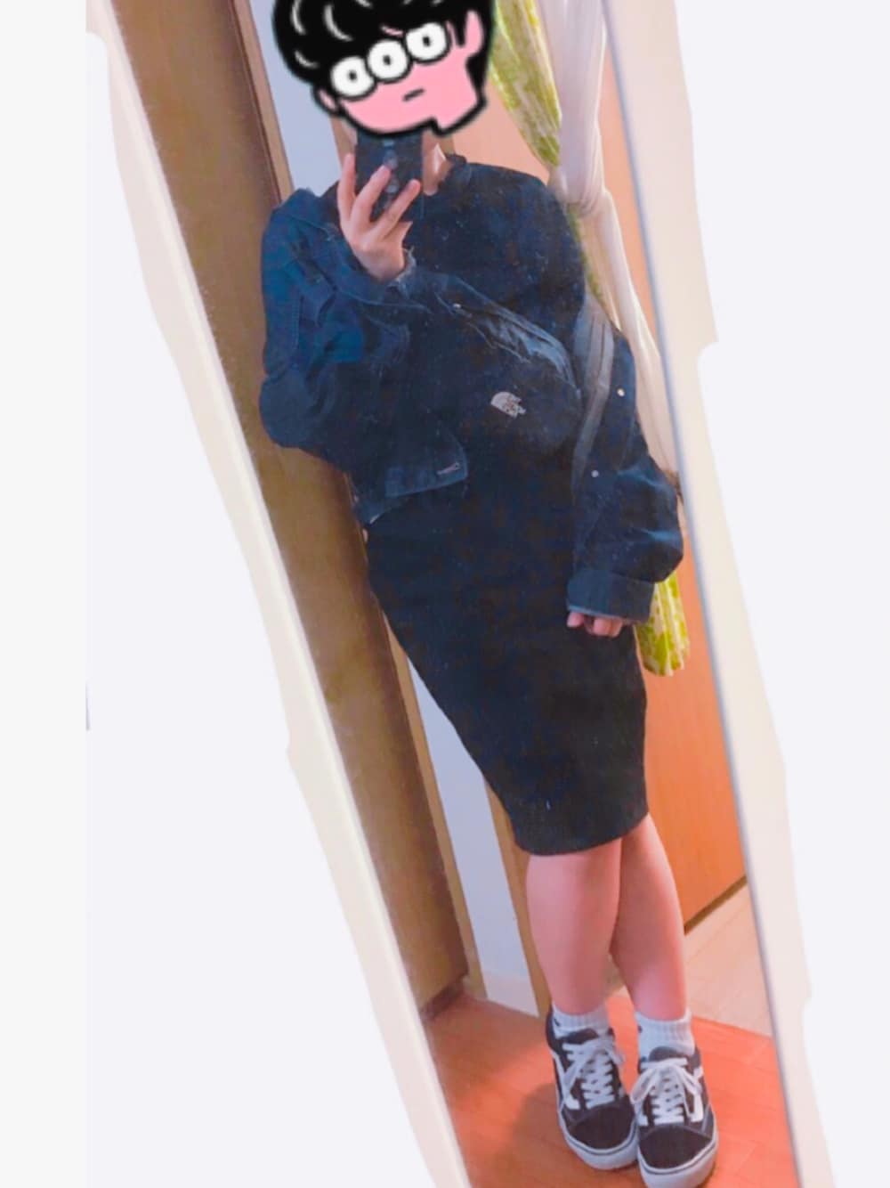 「VANSの【VANS/バンズ】OLDSKOOL（スニーカー、ブラック系）」を使った、ちゃむさん（レディース・154cm）の秋コーディネートの1枚目の写真