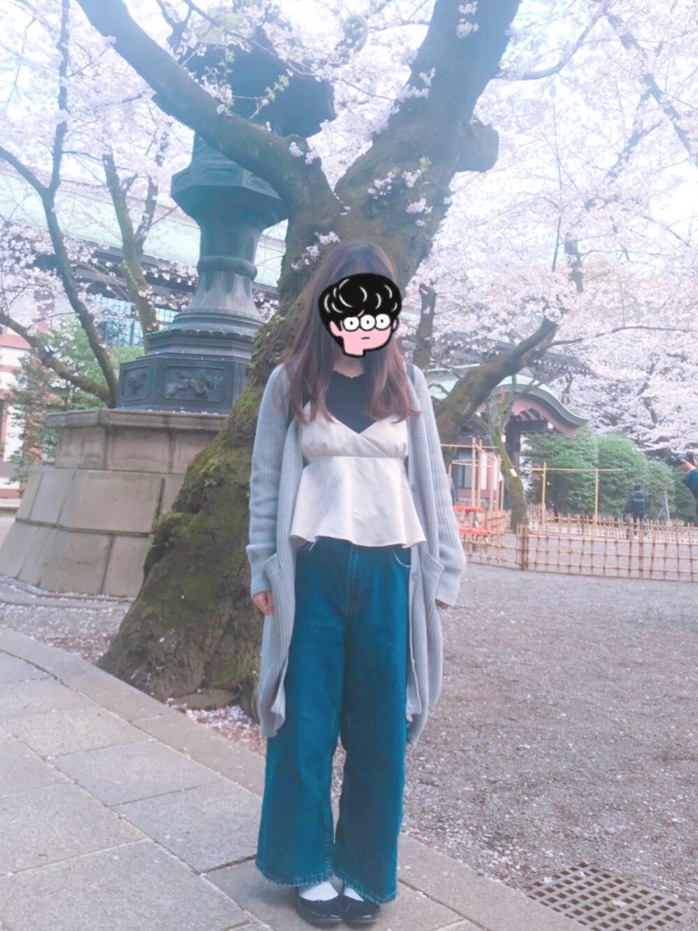 「SENSE OF PLACE by URBAN RESEARCHのサテンキャミソール（キャミソール、ベージュ系）」を使った、ちゃむさん（レディース・154cm）の春コーディネートの1枚目の写真
