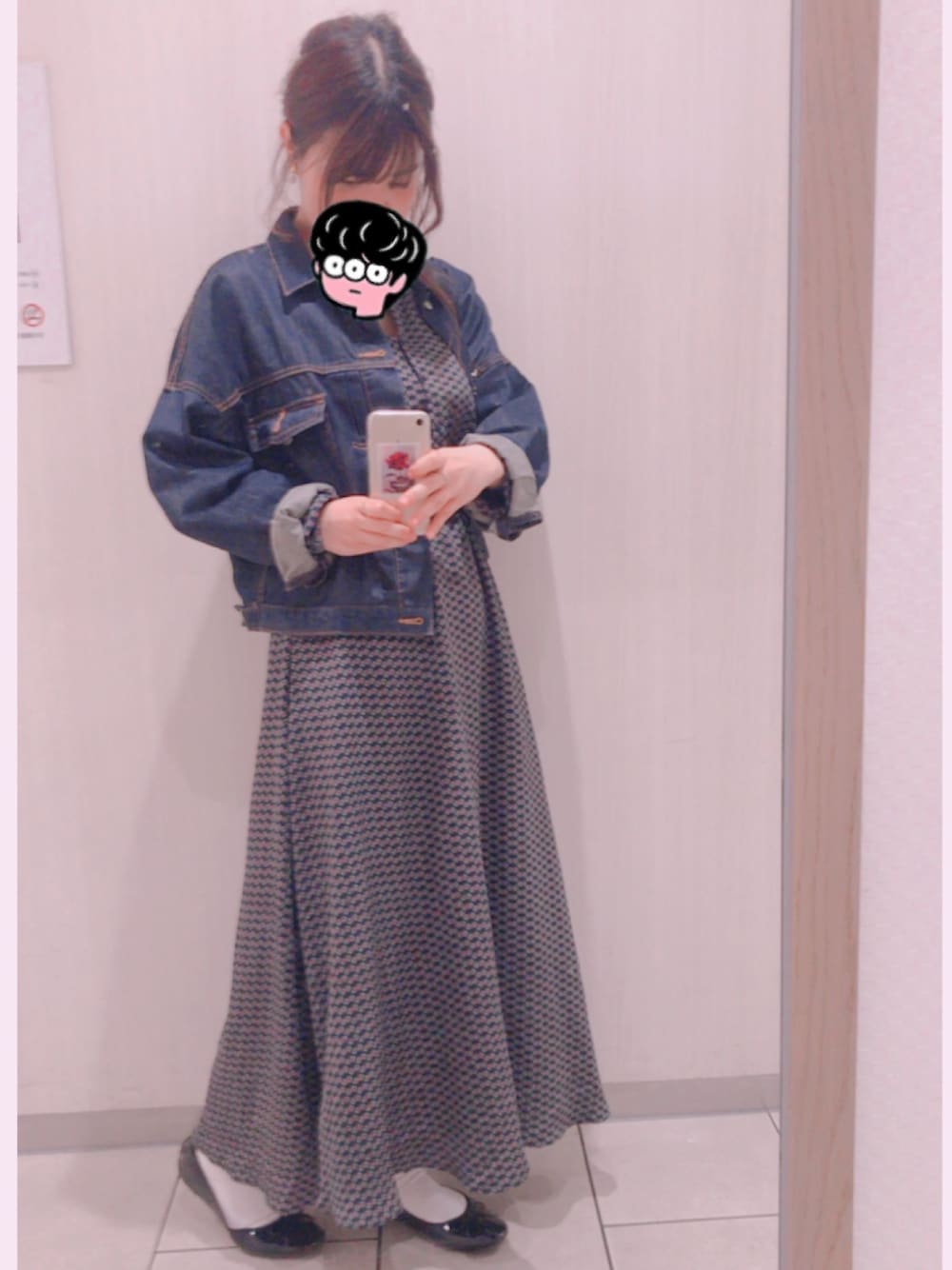 「LOWRYS FARMのライトドルマンＧジャン　721239（デニムジャケット、ブルー系）」を使った、ちゃむさん（レディース・154cm）の春コーディネートの1枚目の写真