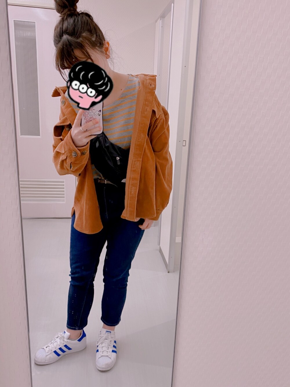 「adidasのアイテム（スニーカー、ブルー系）」を使った、ちゃむさん（レディース・154cm）の春コーディネートの1枚目の写真