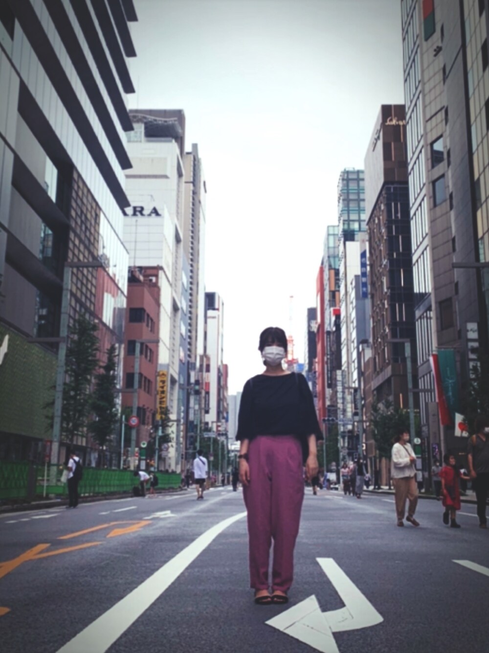 「coca（coca）の・タックテーパードパンツ（スラックス、パープル系）」を使った、ちゃむさん（レディース・154cm）の夏コーディネートの1枚目の写真