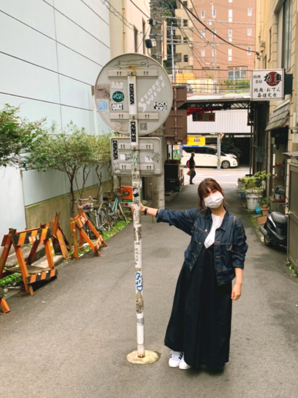 「LOWRYS FARMのライトドルマンＧジャン　721239（デニムジャケット、ブルー系）」を使った、ちゃむさん（レディース・154cm）の秋コーディネートの1枚目の写真