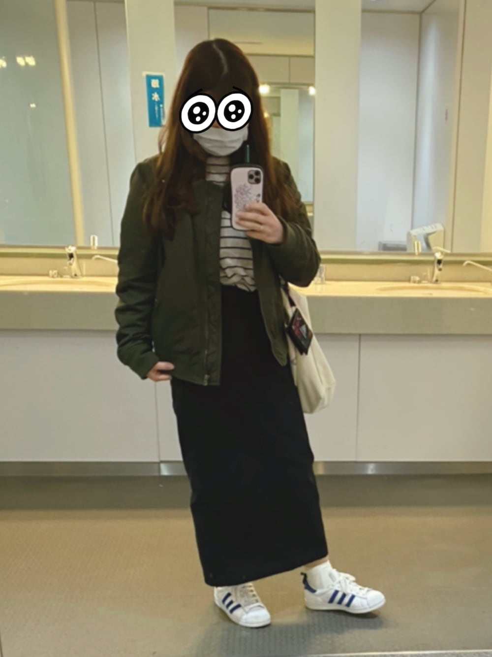 「adidasのアイテム（スニーカー、ブルー系）」を使った、ちゃむさん（レディース・154cm）の冬コーディネートの1枚目の写真