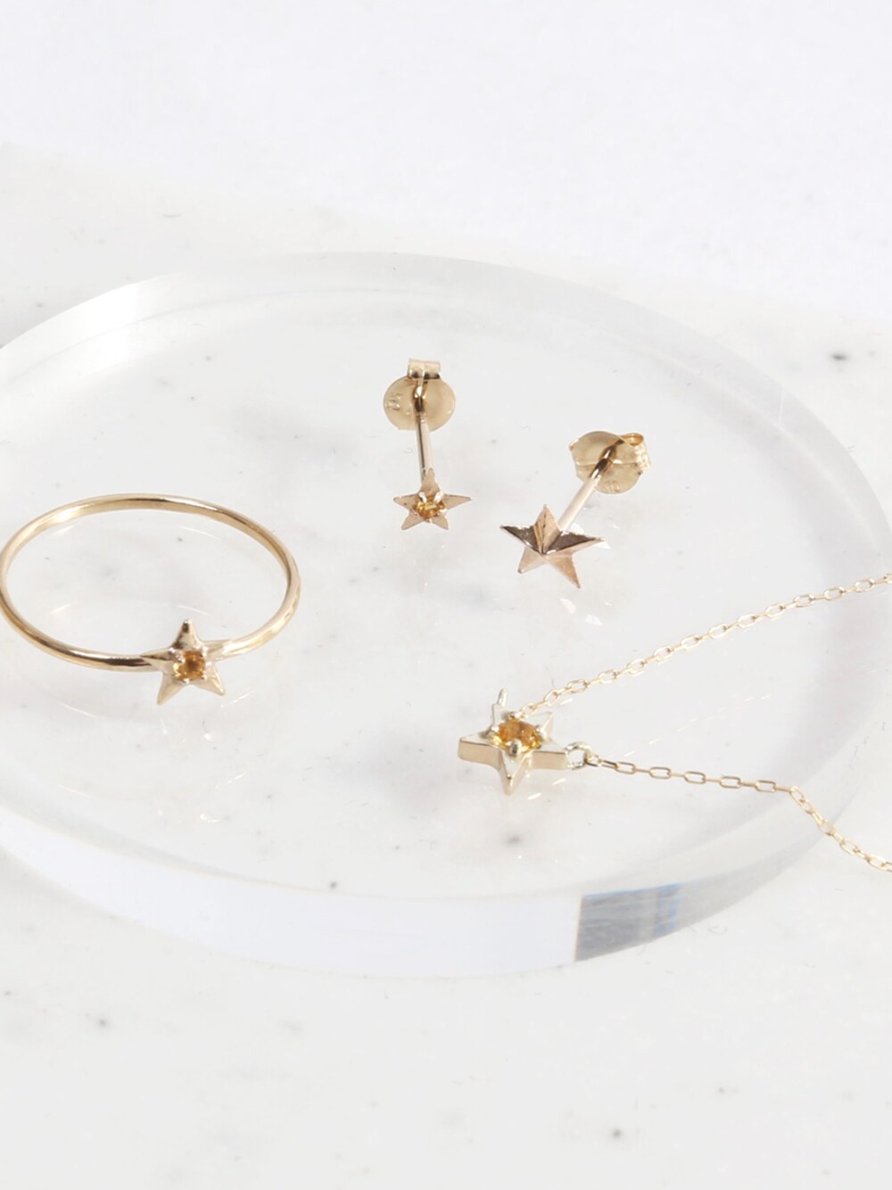 「ネックレス、ピアス、リング、アクセサリー、田中里奈、Latia」｜「LATIAのLATIA / ファインスターピアス（ピアス（両耳用）、ゴールド系）」を使った、CERCAさん（レディース・168cm）の秋コーディネートの1枚目の写真